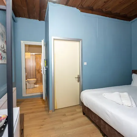 Taksimantiqueotel Otel 2*