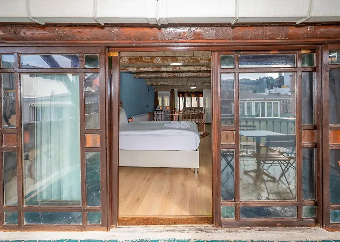 ホテル Taksimantiqueotel 2*